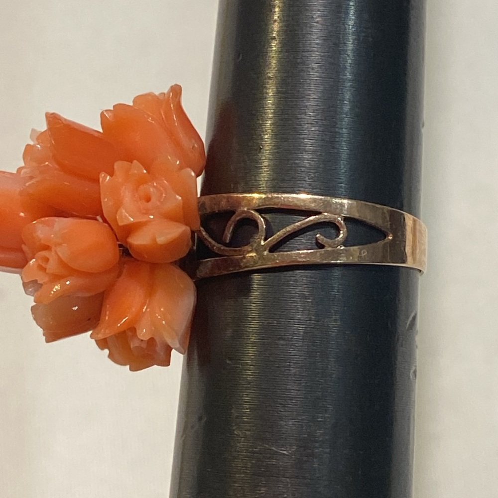 Vintage solid 14k yellow gold angel skin coral floral bouquet cluster ring. - Picture 9 of 9